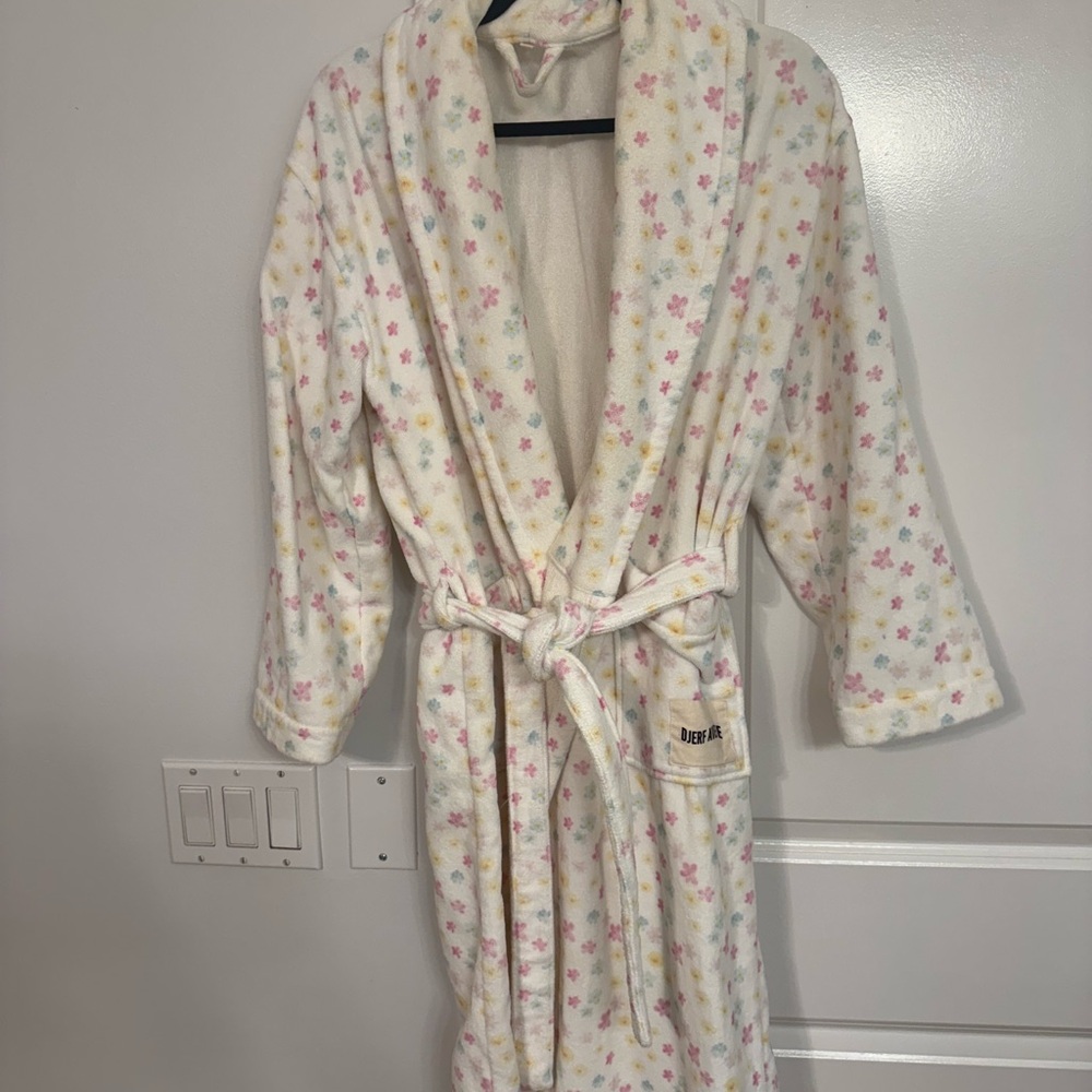 Djerf Avenue Star Print Robe - Cream